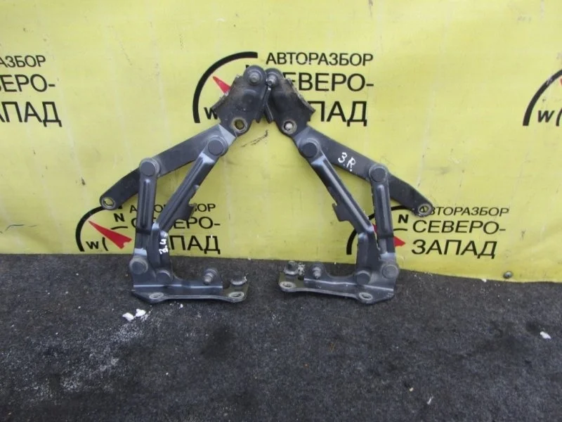 Петля крышки багажника Mitsubishi Lancer 5923A014 CY3A 4B10, правая