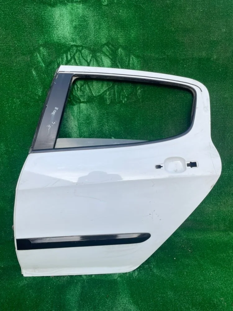 Дверь Peugeot 308 4A/C
