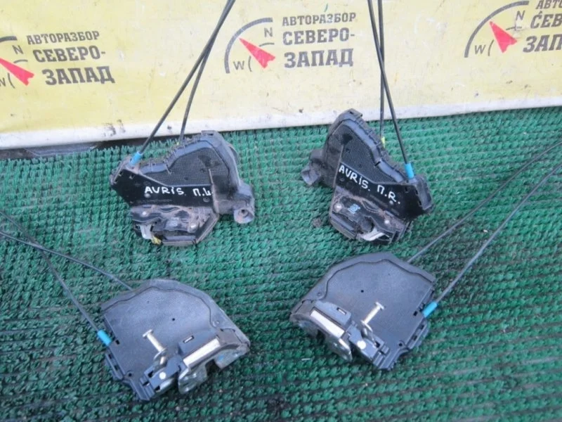 Замок двери Toyota Auris 6903002220 ZRE151 4ZZ, передний правый