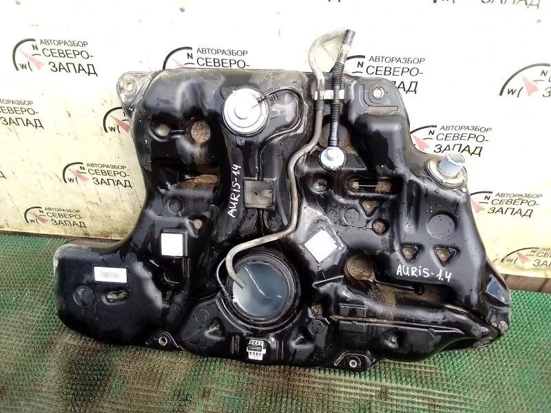 Бензобак Toyota Auris ZRE151