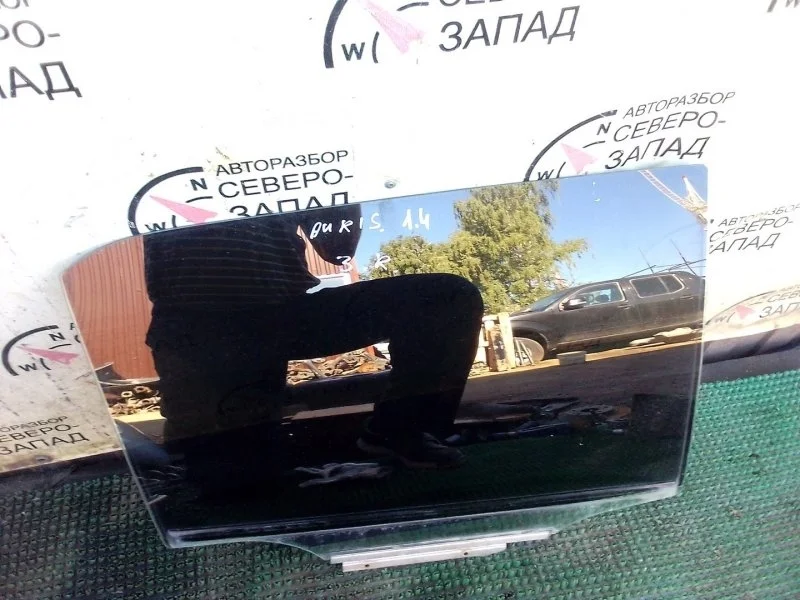 Стекло Toyota Auris 6810302210 ZRE151 4ZZ, заднее правое