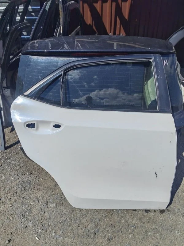 Дверь Toyota Corolla ZRE181