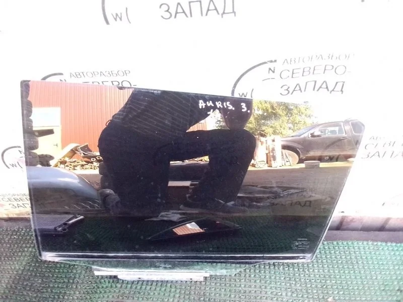 Стекло Toyota Auris 6810402200 ZRE151 4ZZ, заднее левое