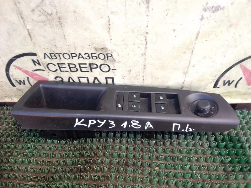 Блок управления стеклоподъемниками Chevrolet Cruze 20830838 J305 Z18XER