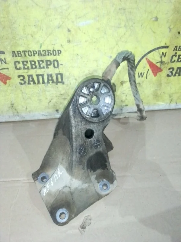 Кронштейн двигателя Volkswagen Touareg 7L6199308D 7P5 CJMA, передний правый