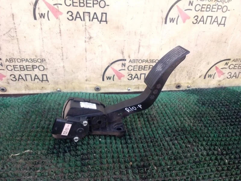 Педаль газа Kia Rio 327001J600 QB G4FC