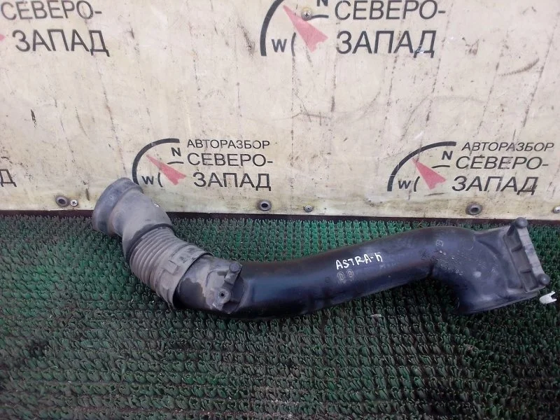 Воздухозаборник Opel Astra 55351756 H