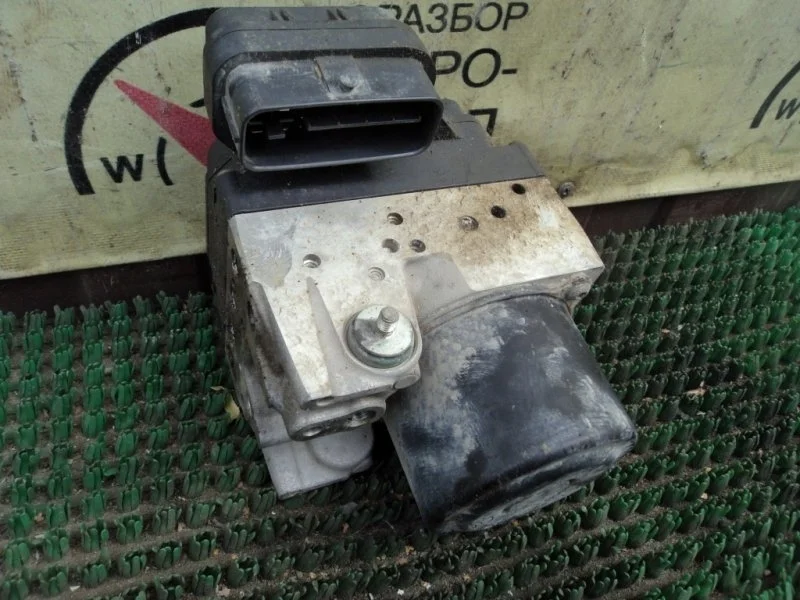 Блок abs Toyota Rav4 ACA30