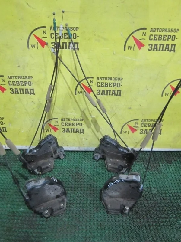 Замок двери Toyota Corolla 6904042241 ZRE151 1ZR, передний левый