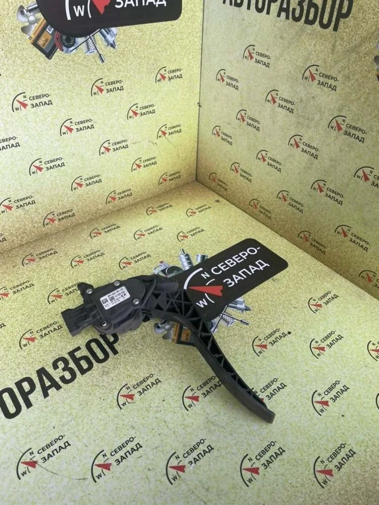Педаль газа Chevrolet Cruze 13252702 J300 F16D3