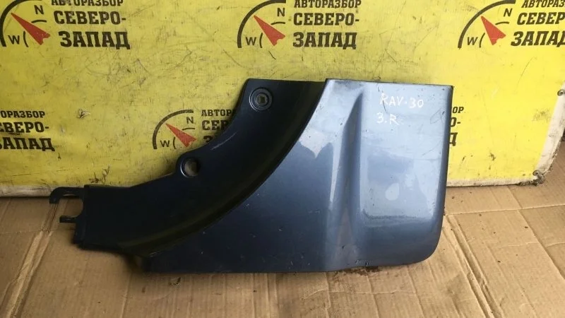 Накладка крышки багажника Toyota Rav4 7680542010 3ZR, правая