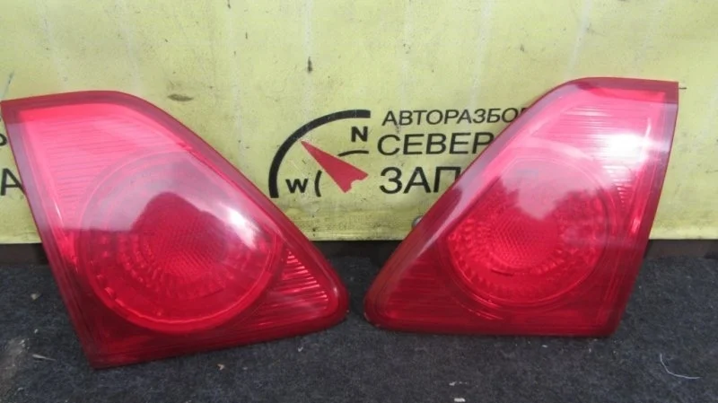Фонарь Toyota Corolla 8158112110 ZRE150, правый