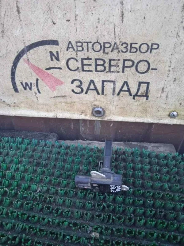 Расходомер воздушный Toyota Corolla 2220428010 ZRE150