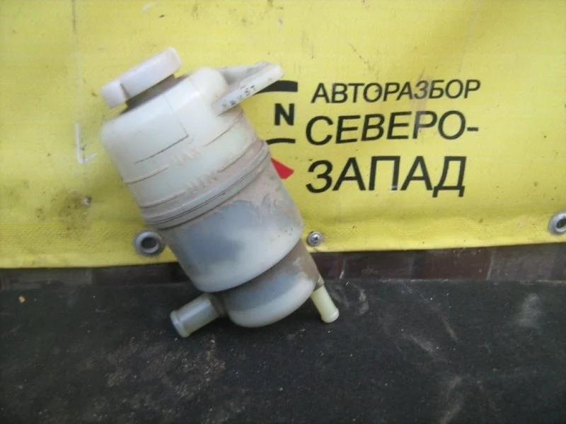 Бачок гур Mitsubishi L200 MR995028 KB4T 4D56