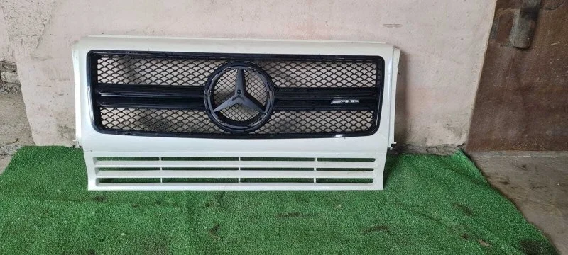 Решетка радиатора Mercedes G-Class 2009 W463