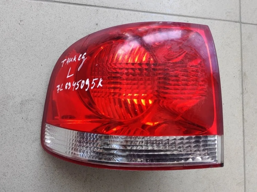Фонарь наружний Volkswagen Touareg 2003 7L