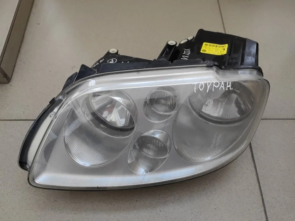 Фара Volkswagen Touran 2005 1