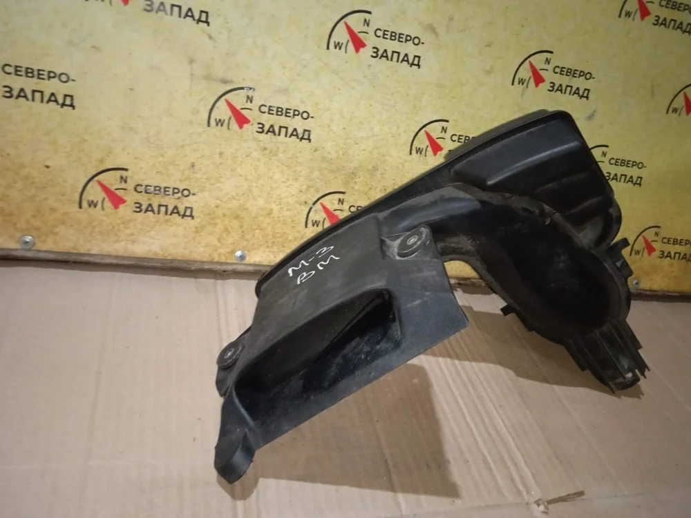 Воздухозаборник Mazda 3 2013 BM