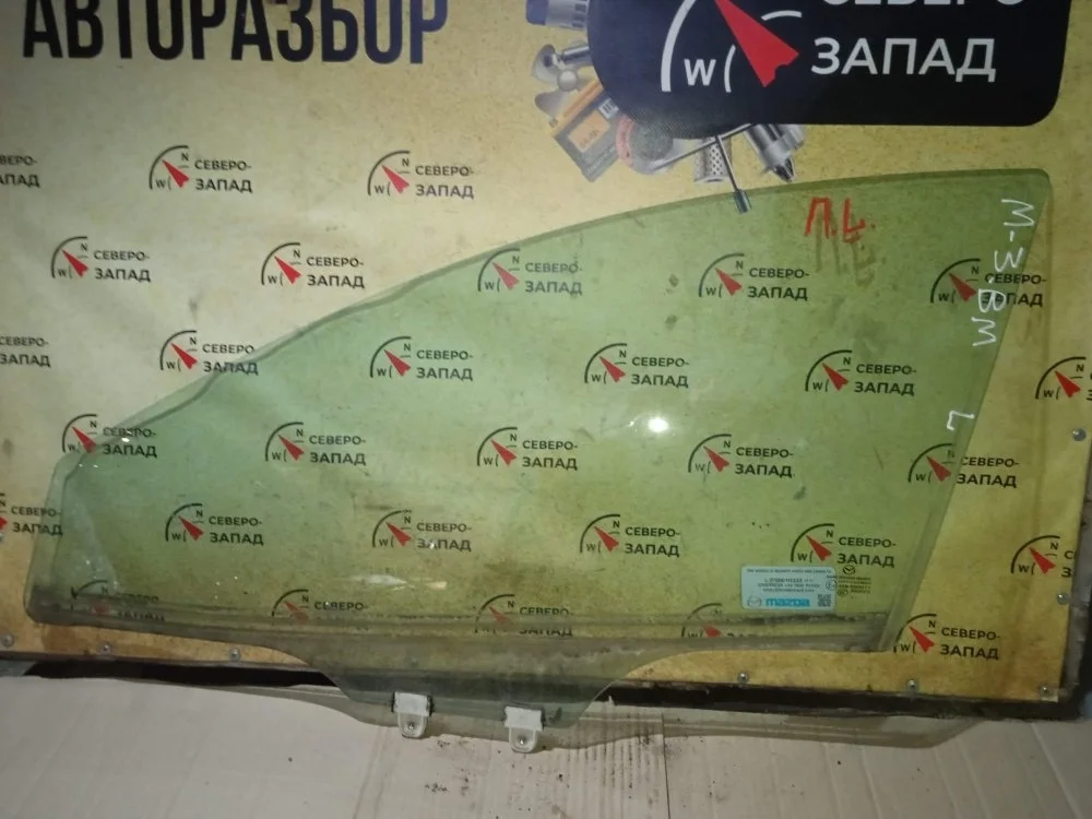 Стекло двери Mazda 3 2013 BM