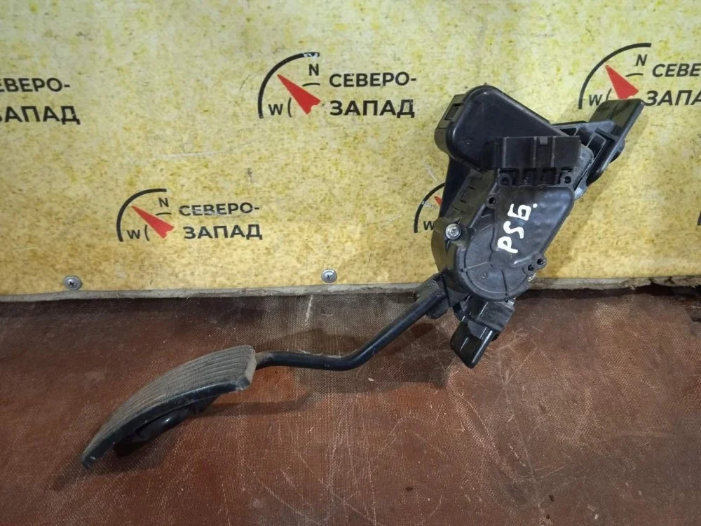 Педаль газа Mitsubishi Pajero Sport 2009 MR992933 KH6W 6B31