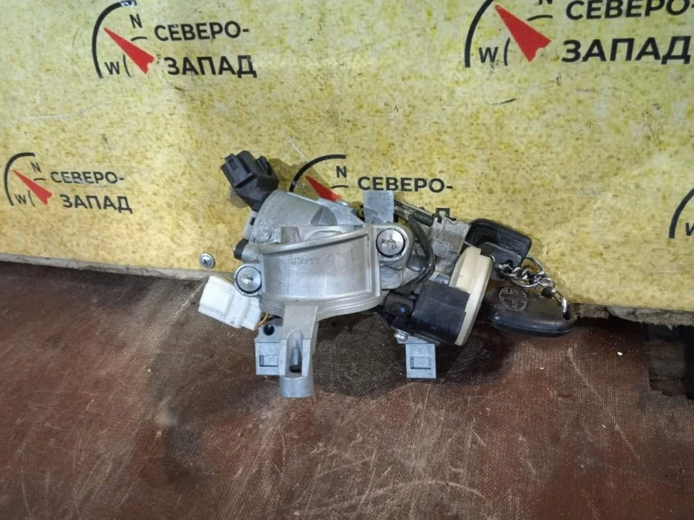 Замок зажигания Mitsubishi Pajero Sport 2009 KH6W