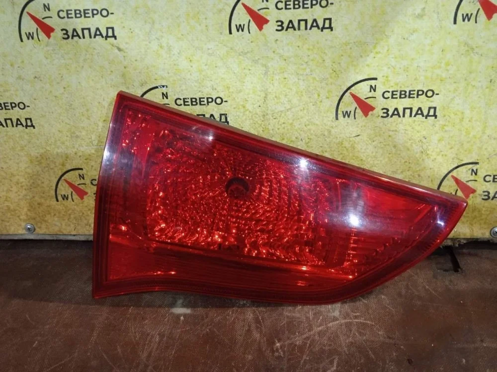 Фонарь внутренний Mitsubishi Pajero Sport 2009 KH6W