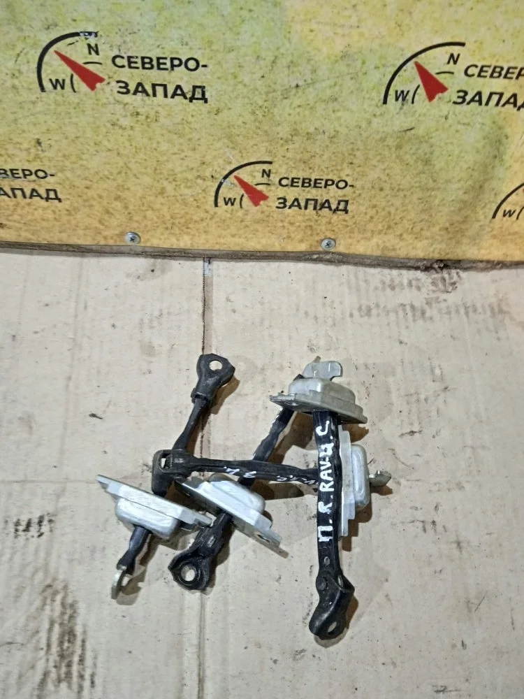 Ограничитель двери Toyota Rav4 2008 6864042030 ACA30 1AZFE, задний левый
