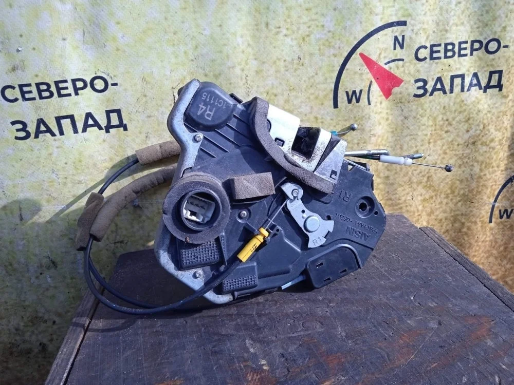 Замок двери Toyota Land Cruiser 2011 VDJ200