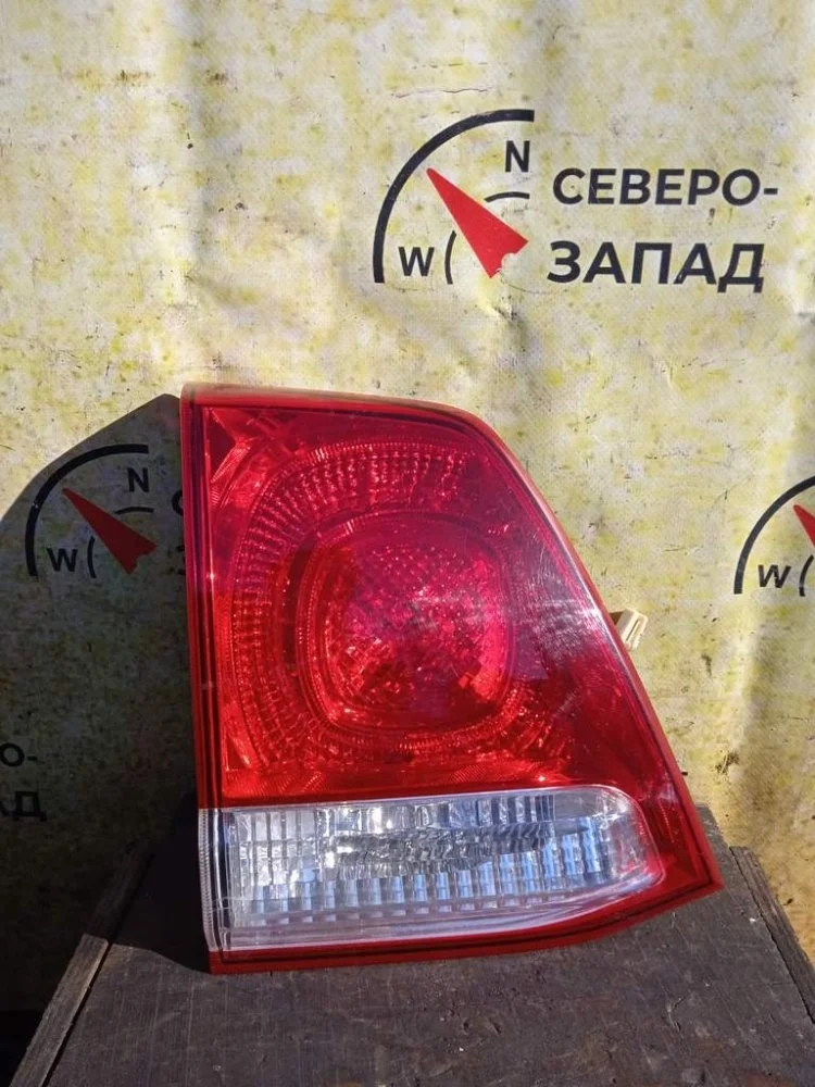 Фонарь внутренний Toyota Land Cruiser 2011 VDJ200