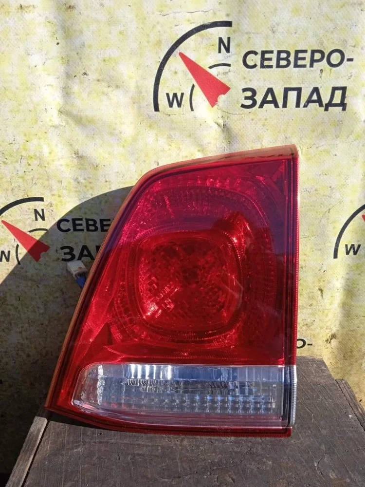 Фонарь внутренний Toyota Land Cruiser 2011 VDJ200