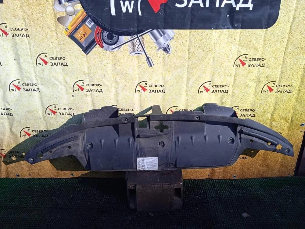 Накладка замка капота Toyota Land Cruiser 2011 VDJ200