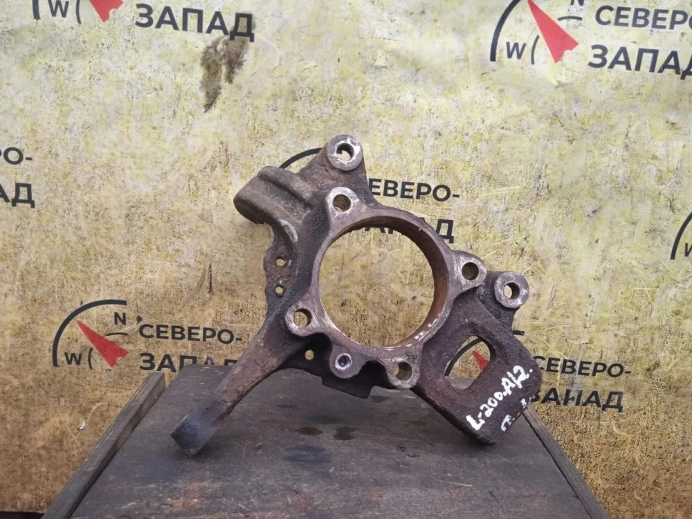 Кулак поворотный Mitsubishi L200 2011 KB4T