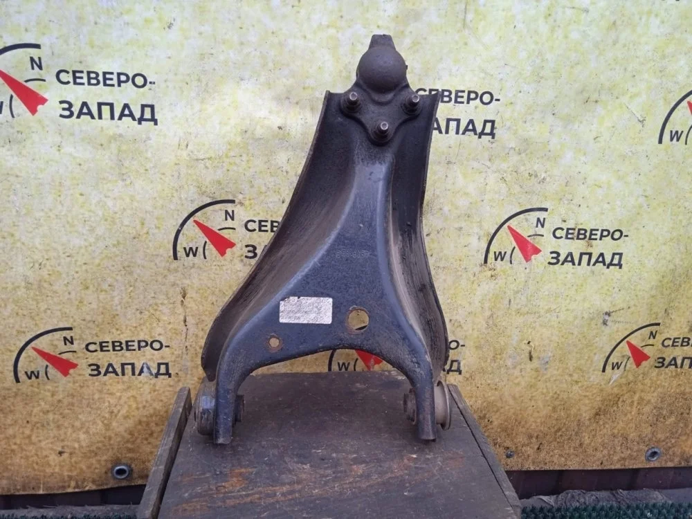 Рычаг Renault Duster 2013 545001225R X79 K4M690, передний правый