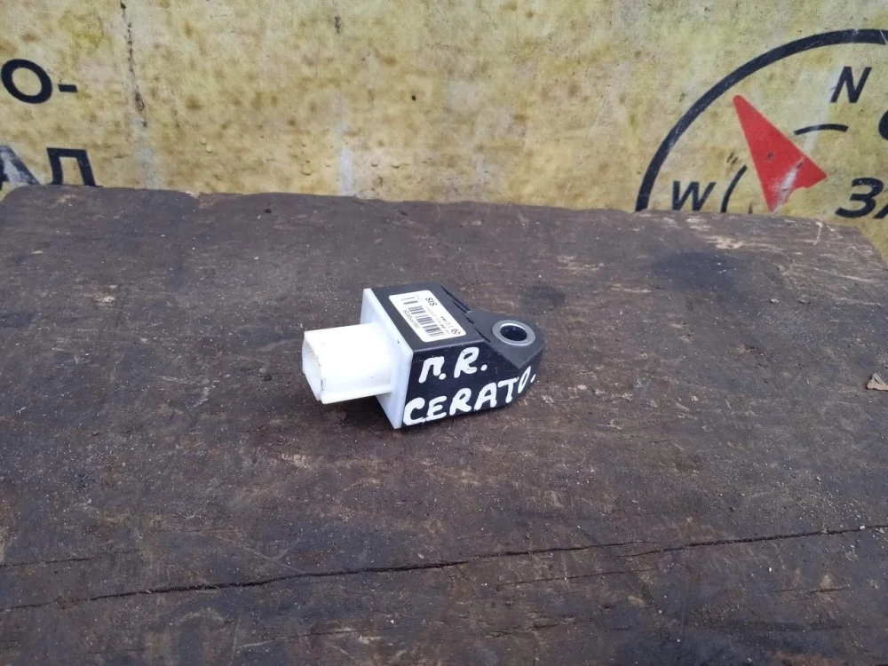 Датчик удара Kia Cerato 2014 959200U000 YD G4NA, передний