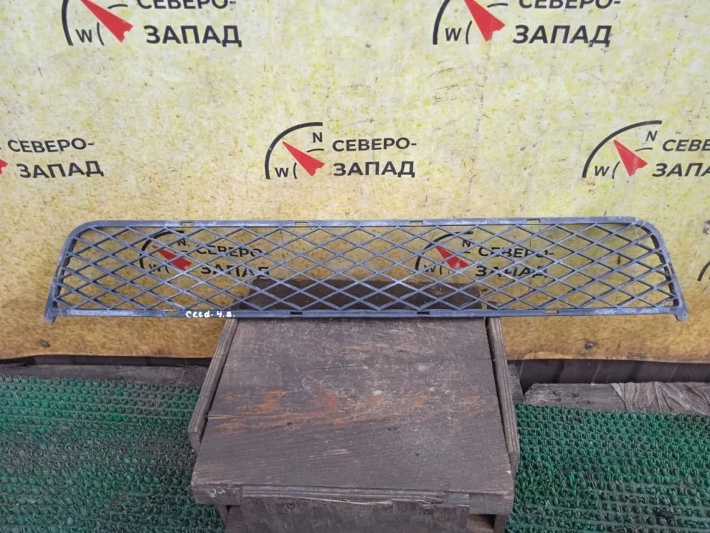 Решетка бампера Kia Ceed 2008 865221H000 ED G4FC, передняя