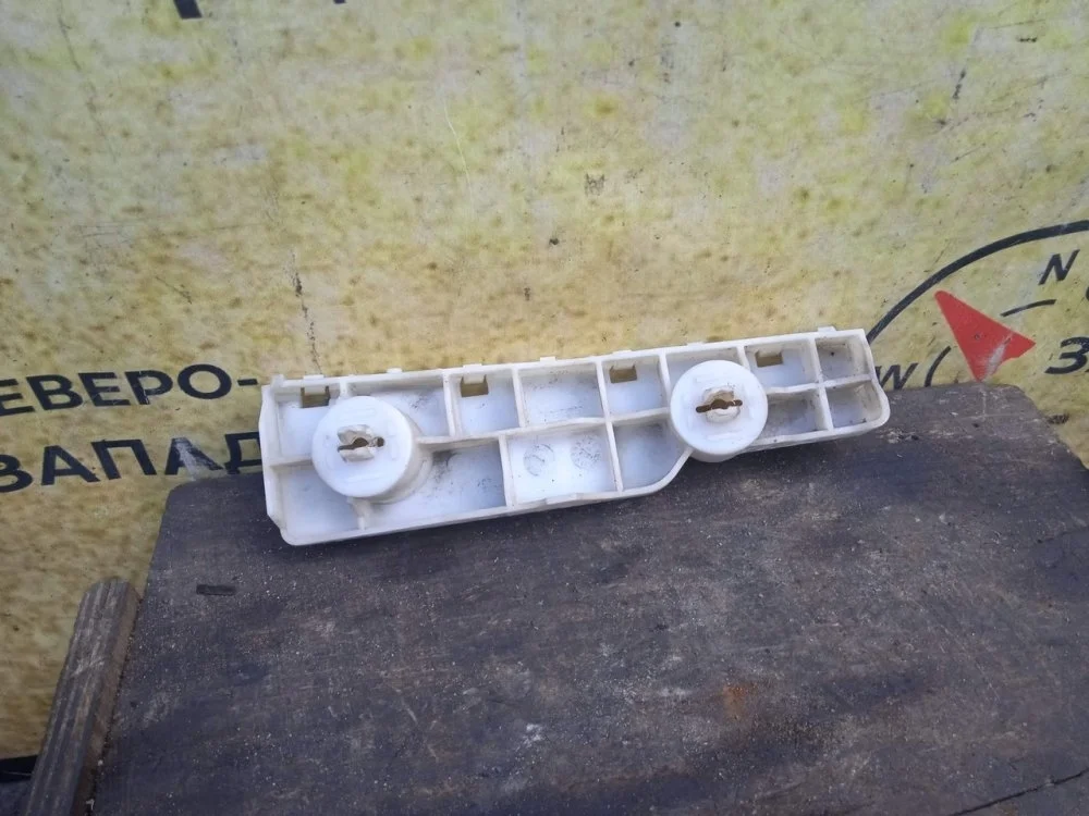 Кронштейн бампера Nissan Patrol 2012 622201LB0A Y62 VK56VD, передний правый