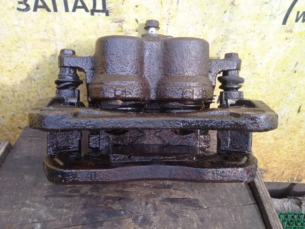 Суппорт Toyota Highlander 2012 4773048150 GSU45 2GRFE, передний правый