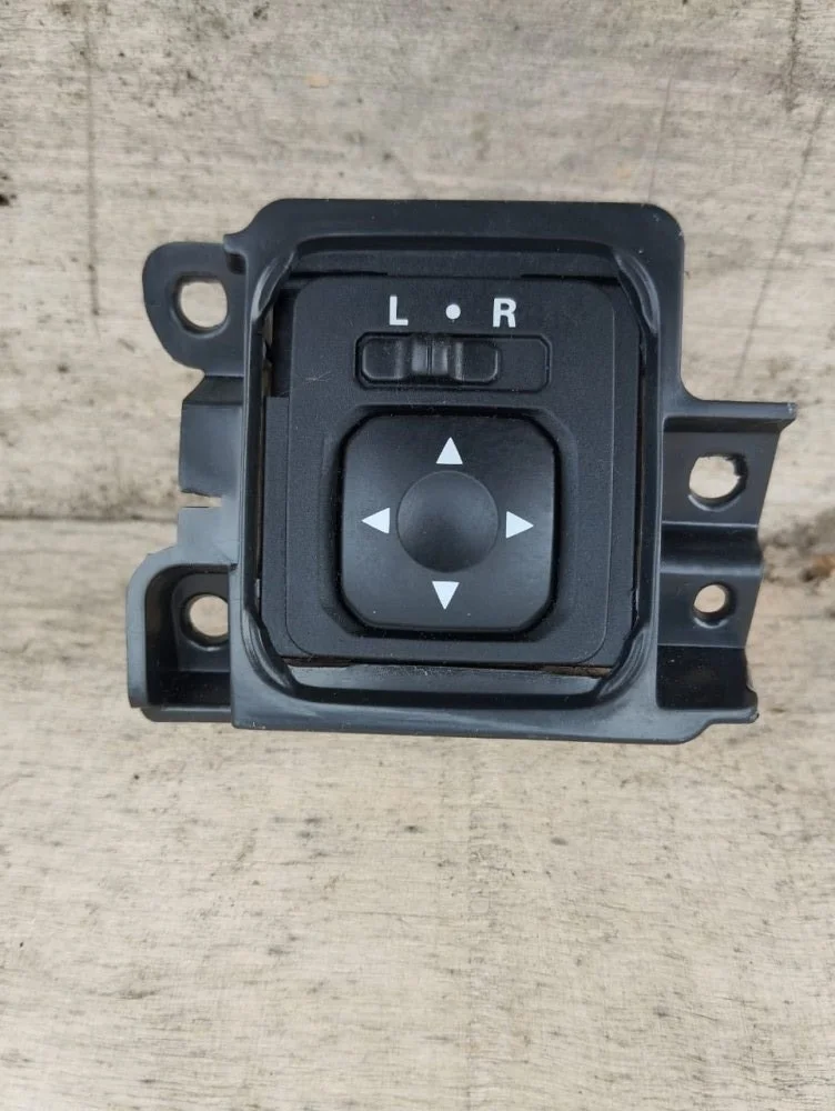 Блок управления зеркалами Mitsubishi L200 2019 MR417977 SUV (4N15) UBT2985