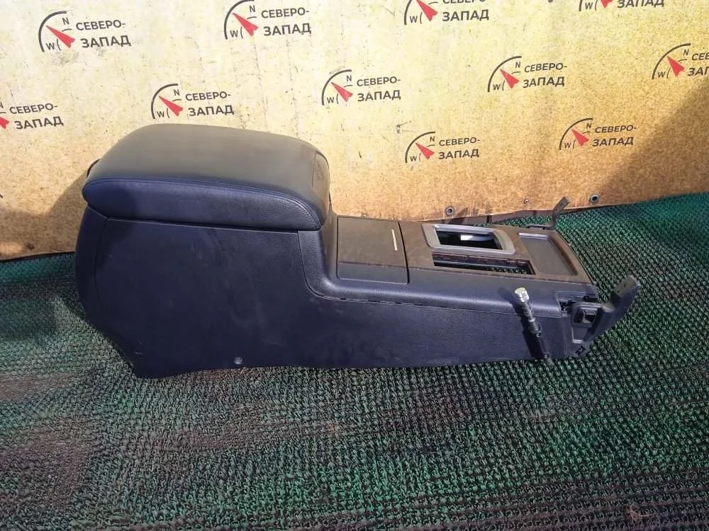 Подлокотник Toyota Land Cruiser 2009 VDJ200