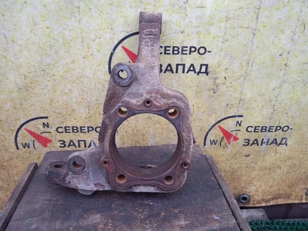 Кулак поворотный Hyundai Santa Fe 2006 CM