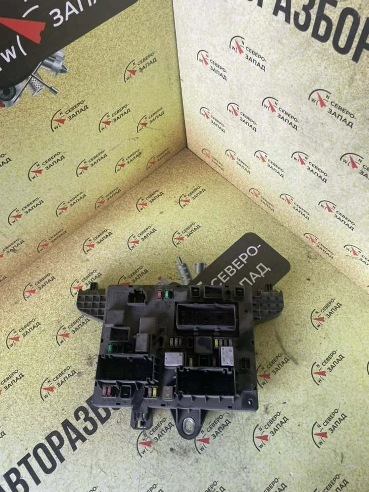Блок предохранителей Opel Astra 2009—2012 13302301 J