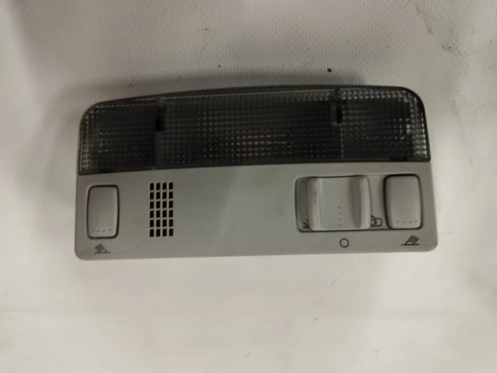 Плафон потолочный Volkswagen Amarok 2016 3B0947105CY20 CSHA