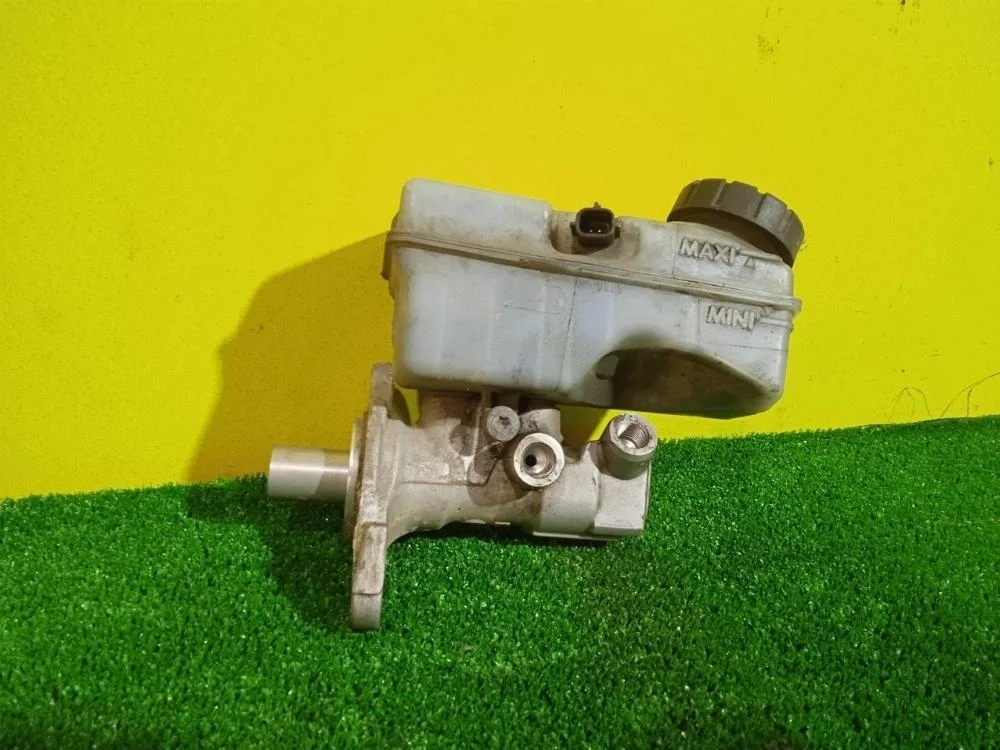 Главный тормозной цилиндр Renault Logan 2019 460111938R L52 K7M812