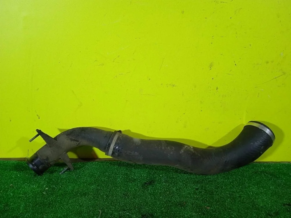 Патрубок интеркулера Mitsubishi Pajero Sport 2010 1505A086 KH 4D56-6-DEL, левый