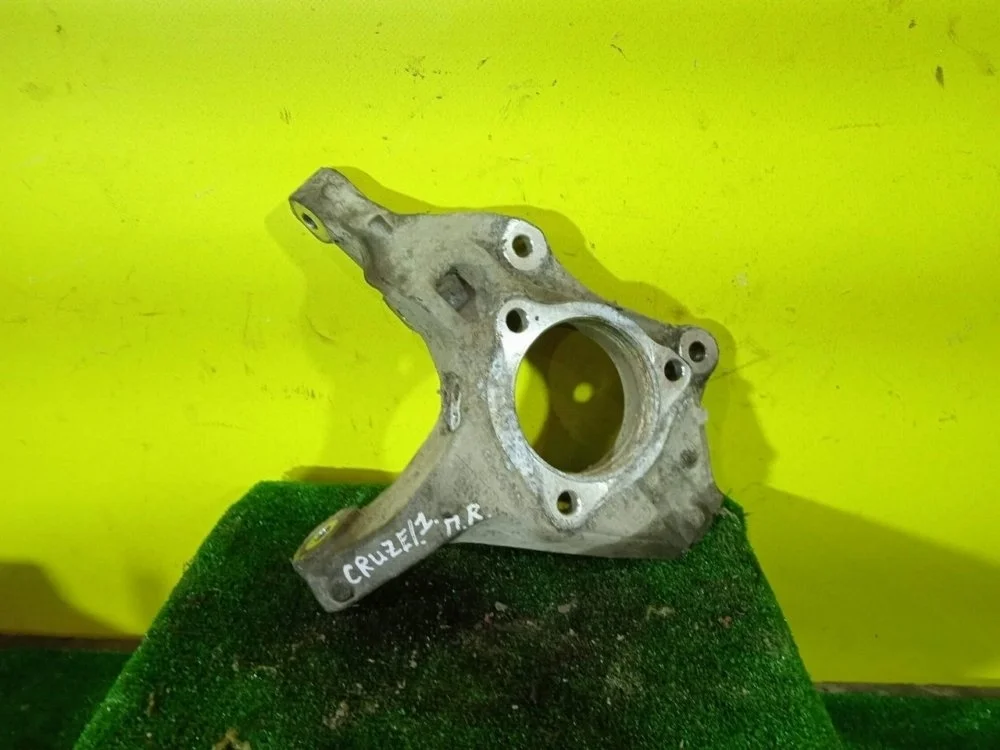 Кулак поворотный Chevrolet Cruze 2012 13319481 J300 F16D3, передний правый