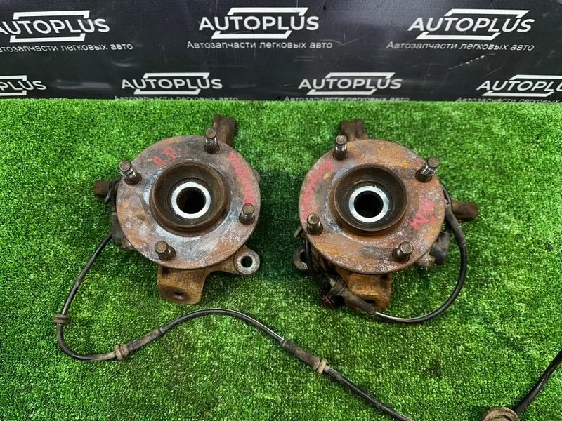 Поворотный кулак Nissan Almera 2000 400155M000 N16 1.5 QG15, передний