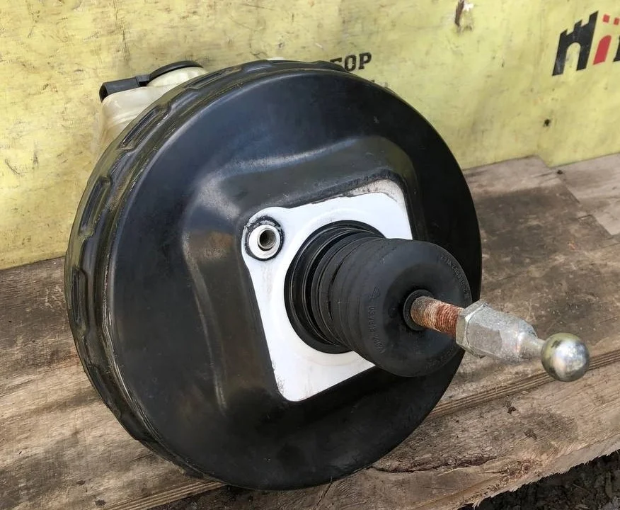 Вакуумник Audi Q5 8R0612107B