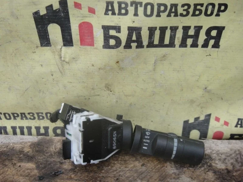 Подрулевой переключатель дворников Nissan Navara 25260EB66A