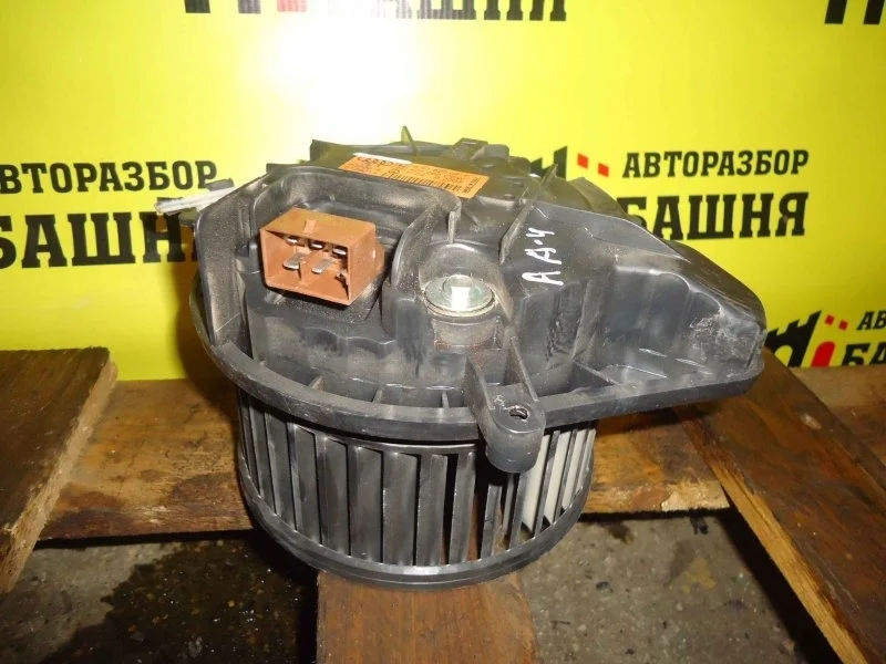 Моторчик печки Audi A4 b7