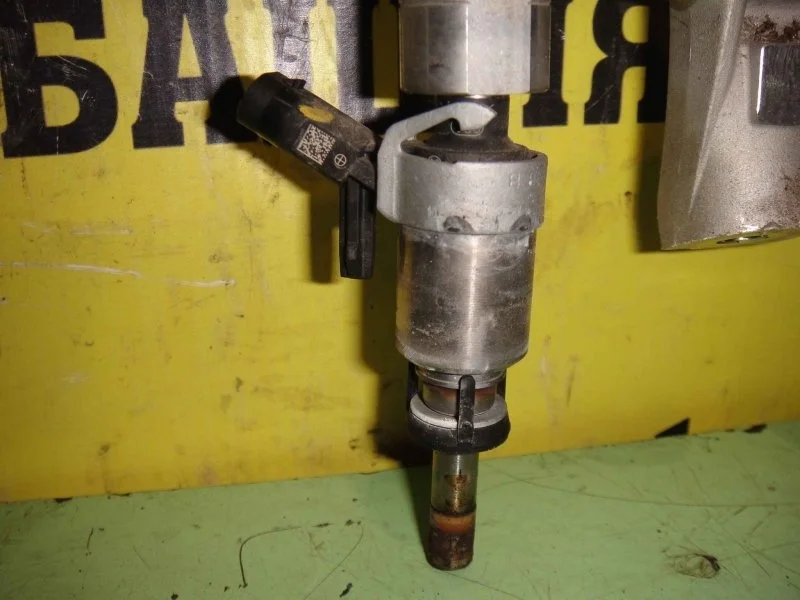 Форсунка топливная Audi A4 06L906031C B9